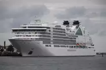 Die Seabourn Ovation der Reederei Seabourn Cruise Line lag auf ihrem Seeweg von Helsingör nach Travemünde in Warnemünde.06.09.2019