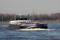 TMS Jutter (ENI:02328826) L.85,75m B.11,40m T.1925 am 20.01.2019 auf dem Rhein an der Bislicher Insel zu Berg.