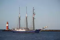 Die Santa Barbara Anna beim Einlaufen am Abend des 14.09.2019 in Warnemünde.