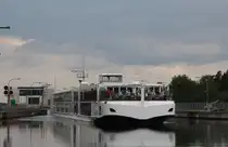 KFGS Viking Tor (07001962 , 135 x 11,45m) am 07.09.2019 beim Verlassen der Schleuse Hilpoltstein im Main-Donau-Kanal mit Fahrtrichtung Schleuse Bachhausen/Donau/Regensburg.