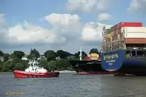 Hamburg,Elbe Höhe Bubendeyufer am 21.8.2019: Schlepper ZP BOXER (IMO 9597355) am Heck der einlaufenden CMA CGM CORNEILLE (IMO 9409170) begegnen der  ausfahrenden SYNERGY BUSAN (IMO 9450571) /

