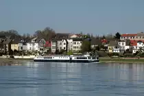 KFGS Princess (02323525 , 80 x 9,50m) am 15.04.2019 auf Elbe-Bergfahrt vor dem Hintergrund von Coswig/Anhalt. 