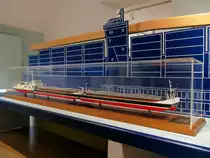 Dieses Modell eines Schubverbandes im Maßstab 1:50 steht in der Ausstellung Erlebniswelt Wasserstrasse am Main-Donau-Kanal in der WSV Revierzentrale Gösselthal. Das Modell wurde 1987 vom Bauhof Scharnebeck angefertigt. Ein sehr interessanter und beeindruckender Blick in die Welt des WSV und der Binnenschifffahrt. 13.09.2019  