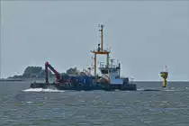 Baggerschiff Franzius Plate fährt über die Weser an Bremerhaven vorbei. 20.09.2019 (Hans)