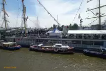 ST. PAULI (ENI 05108400)  am 11.5.2019 (Hafengeburtstag), Hamburg, Elbe, Hinterkante Landungsbrücken  / 

Rundfahrt-Barkasse / Lüa 18,08 m, B 4,66 m, Tg 1,37 m / 137 kW  /  Reederei: Gregors,  Maritime Circle Line / gebaut 1959 bei Jastram, HH-Bergedorf / Umbau 20? nach EU-Sinksicherheitsvorschrift   
