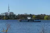 ST. GEORG (seit 1988) am 1.4.2019, Hamburg, auf der Außenalster  /
Ex-Namen: PLANET (1969), DEUTSCHLAND (1950), ST. GEORG (1936), GALATEA (1911), FALKE (1876)
Alsterdampfer / Lüa 20,98 m, Büa 4,56 m, Tg 1,2 m  / 1876 gebaut bei Reiherstiegwerft,  HH, Dampfmaschine 45 PS / 1910 Umbau zum Glattdecker, 70 PS, neuer Name GALATEA /  1950 neuer Aufbau und Umbenennung in DEUTSCHLAND, Stern- und Kreisschifffahrt, Berlin / 1952 Motorisierung, Modag RB 45, 150 PS / 1961 um 4 m verlängert, 112 PS / 1969 PLANET, Versorgungsschiff, 1972 neuer gebrauchter Deutz-Motor / 1988 an Verein Alsterdampfschiffahrt e.V, Hamburg, in Dresden-Laubegast restauriert, in den Zustand der 1930er Jahre zurückversetzt, Einbau einer 2-Zyl. Dampfmaschine aus 1922, 75 PS, ölgefeuert / 1994 als Alsterdampfer in Hamburg als das älteste fahrtüchtige Dampfschiff Deutschlands  /  