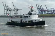 KIRCHDORF (ENI 05100560), Typschiff IIIc,  am 21.8.2019, Hamburg, Elbe, Höhe Neumühlen /

Hafenfähre / Lüa 30,18 m, B 8,14 m, Tg 3,18 m / 1 Diesel, 6-Zyl. MaK mit Getriebe, 370 PS, 11 kn, 1 Propeller, 2130 mm Durchmesser / ursprüngliche Zulassung an Pass.: Hafen 607, bis Glückstadt 489, bis Cuxhafen 367 / 1962 bei Sietas, Hamburg-Neuenfelde / 20.7.1962 an HADAG / 
 seit 2002 als Traditionsschiff – fahrendes Museumsschiff – im Ausflugs-, Linien- und Charterdienst eingesetzt, meistens in der Hafenrundfahrt / max. 250 Pass. / eine Besonderheit: man kann im Unterdeck durch einen Glasboden in den  Maschinenraum sehen  / 
