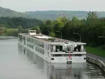 KFGS Viking Atla (07001968 , 135 x 11,45m) legte am 09.09.2019 nach der Talschleusung in Bachhausen / Main-Donau-Kanal kurz auf der Steuerbordseite an und setzte nach kurzem Aufenthalt seine Fahrt Richtung Donau fort.