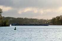 Der Tankschubleichter Suanca (04808880 , 83,88 x 9,54m) wurde am 13.04.2020 vom SB Gino (05502270 , 16,50 x 8,20m) Höhe Krughorn (Berlin) und Sacrow (Potsdam) auf der Havel zu Berg geschoben.