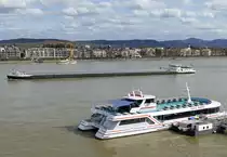 GMS Cortina auf dem Rhein und FGS Filia Rheni am Anleger in Bonn - 15.03.2020