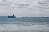 Stena Line beendet die Fährverbindung Sassnitz-Trelleborg, die sogenannte Königslinie. Zum Abschied wird die „Sassnitz“ (IMO 8705383) von mehreren Schiffen und Booten begleitet, wie Harro Koebke, Fairplay 25, Stoltera und einigen anderen. - 28.04.2020