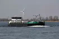 TMS Erasmus (ENI:04811600) L.110m B.11,40m To.2912 am 06.04.2020 auf dem Rhein in Xanten zu Berg.