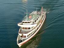 Ein Schiff aus Bregenz kommt in Lindau an. August 2005