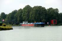 TMS NICOLE BURMESTER  (04811460 , 84,99 x 9,6m) kam am 30.09.2020 aus dem nördlichen Teil des  DORTMUND-EMS-KANALES  und fuhr zu Berg in das  Nasse Dreieck  ein.