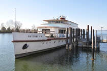 Die MS ÖSTERREICH im Letztzustand (2009 außer Dienst gestellt). Das Schiff wurde mittlerweile von seinen Aufbauten befreit und in den  Originalzustand  zum Zeitpunkt seiner Indienststellung 1928 zurückversetzt. Seit 2019 ist die ÖSTERREICH als  Museumsschiff  für Ausflugs- und Charterfahrten im Einsatz (mir gefällt ja die Bezeichnung  Museumsschiff  nicht, ich sehe hier eine Teil-Replika). Heutiger Eigner ist die Museumsschiff Oesterreich GmbH. (2016-03-26, Hard, Dampferhafen).