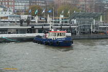 JOHANN REINKE (ENI 0481220) am 11.11.2020, mit dem Heck an den Landungsbrücken festgemacht, Hamburg, Elbe /
Eisbrecher + Schlepper (Christian-Nehls-Klasse) / Lüa 18,12 m, B 6,2 m, Tg 2,2 m / 1 Diesel, MAN Typ 2842LE412, 588 kW (799 PS), bis 35 cm Eisaufbruch  / gebaut 2016 bei Hitzler Werft, Lauenburg  / Eigner: Hamburg Port Authority (HPA), Flotte Hamburg  / 
