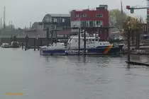 PRIWALL (IMO 9015943) am 11.11.2020, liegt seit dem 3.11.2020 an den Pfählen bei der Werft „von Cölln, HH-Finkenwerder /

Zollkreuzer (Typ Glückstadt) / BRZ 138 / Lüa 2,62 m, B 6,2 m, Tg 1,65 m / 3 Diesel, MTU (2011 Neumotorisierung), Fahrstrecke: 540 nm / Tochterboot: 6,82 m, Aluminium / gebaut 1991 bei Fassmer-Werft, Berne/Motzen / Eigner: Bundeszollverwaltung Deutschland, Einsatz durch Oberfinanzdirektion Hamburg, Heimathafen: Travemünde /
