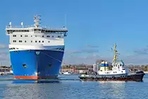 Schlepper SATURNUS unterstützt das Ablegemanöver der FINNSKY (IMO 9468906) am 27.02.2021 beim Skandinavienkai in Lübeck-Travemünde.