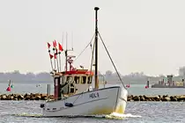 Fischereifahrzeug HEIL 9 am 20.04.2021 in Heiligenhafen (Ostsee) einlaufend
