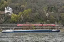 Das Tankmotorschiff NESSELANDE (ENI: 2316766) ist hier Anfang April 2021 auf dem Rhein bei Unkel zu sehen.
