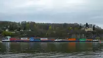 Der Schubverband ARIZONA (ENI: 07001635) ist hier Anfang April 2021 auf dem Rhein bei Unkel zu sehen.