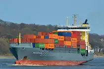 Die NEUENFELDE IMO-Nummer:9231846 Flagge:Antigua und Barbuda Länge:134.0m Breite:22.0m Baujahr:2001 Bauwerft:Sietas,Hamburg Deutschland beim auslaufen aus Hamburg aufgenommen vom Rüschpark in Finkenwerder am 17.04.21