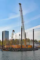 Ponton MP 36 von der Firma Züblin am 28.4.2021 im Hafen von Neustadt / Holstein