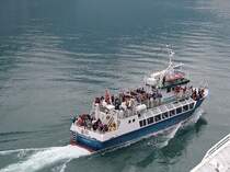 Passagierschiff  Geirangerfjord  f�hrt am 20.06.2006 recht gut besetzt eine Ausflugsrunde.