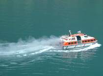 Tenderboot des Kreuzfahrschiffes  Sea Princess  hat anscheinend bei der Fahrt von der Anlegestelle Geiranger zum Schiff am 20.06.2006 Motorprobleme 