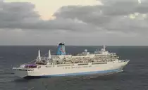 Die Nieuw Amsterdam (III) war ein 1983 in Dienst gestelltes Kreuzfahrtschiff der Holland-America Line. Zum Zeitpunkt ihrer Ablieferung war sie das größte Schiff der Reederei und zugleich der erste Neubau für Holland-America seit 1973. Die Nieuw Amsterdam blieb bis 2000 in Dienst und wurde anschließend als Patriot in die Vereinigten Staaten verkauft. Zuletzt war das Schiff seit 2003 als Thomson Spirit für Thomson Cruises im Einsatz. Nach Umbenennung der Reederei in Marella Cruises erhielt es 2018 den Namen Marella Spirit. Im selben Jahr erfolgte die Ausmusterung und der Abbruch in Indien.(Text übernommen von Wikipedia)
aufgenommen am 10.11.2016 