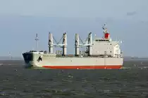 Bulk BELLINA COLOSSUS (IMO:9552977) Flagge Singapore auf der Elbe am 23.03.2016 vor Cuxhaven.