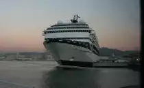 im Hafen von Alicante/Spanien treffen wir die  Century  am 05.12.2007. 
Wer genau hinschaut, ja ein Schwesterschiff der  Mein Schiff 1 und 2 
 Zum Zeitpunkt der Ablieferung 1995 gehörte die Century mit einem Preis von circa 320 Mio. US-$ zu den teuersten Kreuzfahrtschiffen der Welt*(Wikipedia)