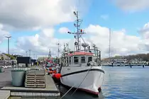 TRA 16 STINT II am 25.02.2023 im Fischereihafen von Lübeck-Travmünde (Hochwasser an der Ostseeküste bzw. in der Trave)