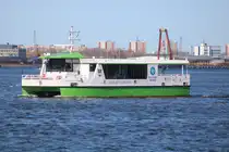 Die Solar-Fähre Warnowstromer am 05.04.2025 im Rostocker Stadthafen 