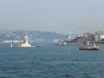 Der Leanderturm (türkisch Kiz Kulesi, „Mädchenturm“) ist ein Leuchtturm aus dem 18. Jahrhundert und liegt in Istanbul etwa 180 Meter vor Üsküdar auf einer kleinen Insel im Bosporus. Er gehört zu den Wahrzeichen der Stadt. Am 16.10.2014.