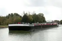 TMS  BERNHARD DETTMER  (04806430 , 100 x 9,50m)  befuhr am 22.10.2024 den  MITTELLANDKANAL  Höhe Uffeln zu Berg.