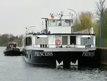 KFGS  PRINCESS  (02323525 , 80 x 9,50m) am 15.11.2024 beim Bunkern an der Liegestelle Neufahrland / Weisser See / Sacrow-Paretzer-Kanal /  UNTERE-HAVEL-WASSERSTRASSE.