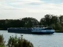 TMS  INVADO  (02339303 , 85 x 9,60m) am 25.10.2024 auf dem  DORTMUND-EMS-KANAL  zw. Birgte und Dörenthe auf Bergfahrt.