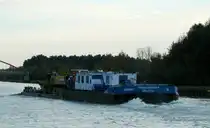 SB FARMSUMERDIEP  (32200670 , 27,19 x 8,70m) schob am 25.10.2024 die  IBIS BARGE 2  (02337876)  auf dem  DORTMUND-EMS-KANAL  zw. Birgte und Dörenthe zu Berg.