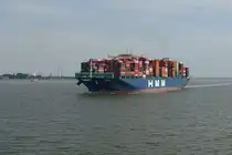 HMM NURI (IMO 9869162) am 21.7.2024,  Unterelbe, Höhe Brunsbüttel /
Containerschiff / 152.003 BRZ / Lüa 366 m, B 51 m, Tg 14,5 m / 1 Diesel,  'MAN-B&W/Hyundai' 9 Zylinder ( 9G95ME-C10.5 ), 46.444 kW (82.094 PS), 22,5 kn / 15.876 TEU, davon 2.200 Reefer / gebaut 2021 bei  Hyundai Heavy Industr.Co. (Ulsan), Süd Korea / Eigner + Manager: Hmm Co Ltd - Seoul, Südkorea / Flagge: Liberia, Heimathafen: Monrovia  /
