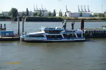 CONCORDIA (ENI 04307280) am 15.9.2023, Hamburg, Elbe Hinterkante Überseebrücke  / 

Fahrgast-Binnenschiff (Katamaran) / Lüa 31,2 m, B 8,5 m, Tg 1,6 m / 2 Diesel, Caterpillar, ges. 806 kW (1096 PS),  12 Propeller,  11,7 kn /  250 Pass. / gebaut 1995 bei SSO, Schiffs Service Oberwinter / Eigner seit Mai 2005, Rainer Abicht Elbreederei Hamburg /
