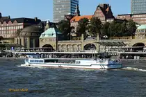 KLEIN HEINI (ENI 04814530) am 15.9.2023, Hamburg, Elbe vor den Landungsbrücken /
Fahrgastbinnenschiff / Rainer Abicht  Elbreederei / Lüa 41 m, B 7,6 m, Tg 0,95 m / 1 Diesel 240 kW (326 PS) / 250 Pass. / Baujahr: 2023 bei  Lux-Werft und Schifffahrt GmbH, Mondorf; B-Nr.: 227 /
