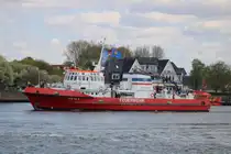 Das Feuerlöschboot FLB 40-3 am 26.04.2025 in Warnemünde.