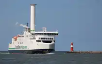 Die Scandlines Fähre Berlin auf ihrem Seeweg von Gedser nach Rostock beim Einlaufen am 26.04.2025 in Warnemünde.