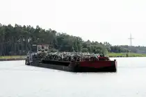 Schubverband mit je einem 65m und 32,5m langem Leichter und dem Schubboot  SCH 2423  (04031740 , 16,50 x 8,16m)  am 25.07.2024  auf dem  ELBE-HAVEL-KANAL  zu Berg vor der Schleuse Zerben. 