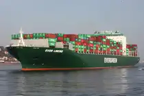 Containerfrachtschiff EVER LINKING; Eigner/Betreiber: EVERGREEN; Aufnahmeort: Elbe/Hafen Hamburg, Deutschland; Datum: 06.03.2014; Info:  (IMO 9629043, MMSI 235098383) Das Bild zeigt die EVER LINKING vor dem Elbstrand Othmarschen.