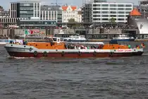 Wasserschiff BORKUM; Eigner/Betreiber: Fr. Jacobsen & Cons Aufnahmeort: Elbe/Hafen Hamburg, Deutschland; Datum: 10.05.2015; Info:  (ENI 05501410) Tragfähigkeit 330 t / Lüa 32,8 m, B 7,57 m, Tg 2,0 m / 153 kW. Das Bild zeigt die BORKUM nahe der Überseebrücke während des Hafengeburtstags.