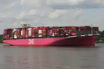 Containerfrachtschiff ONE HONOLULU; Eigner/Betreiber: ONE; Aufnahmeort: Elbe/Hafen Hamburg, Deutschland; Datum: 03.06.2025; Info: (IMO  9588079) ex HONOLULU BRIDGE. Das Bild zeigt die ONE HONOLULU auf Höhe Finkenwerder.