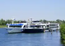 KFGS Viva Moments und KFGS Tranquility II haben in Breisach am Rhein festgemacht, Mai 2025