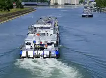 SB Muria und TSL Chemgas 25, fahren nach dem Verlassen der Schleuse Vogelgrün/Elsaß rheinabwärts, Mai 2025